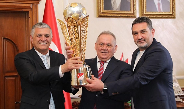 Mustafa Demir'e şampiyonluk kupasıyla ziyaret