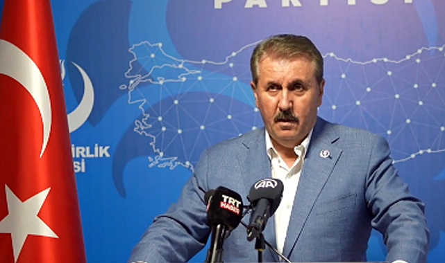 Mustafa Destici, Bu Tavrı İle Dikkatleri Üzerine Topladı