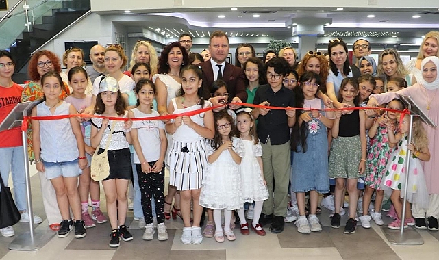 ÇKSM Öğrencilerinin Resim Sergisi Açıldı