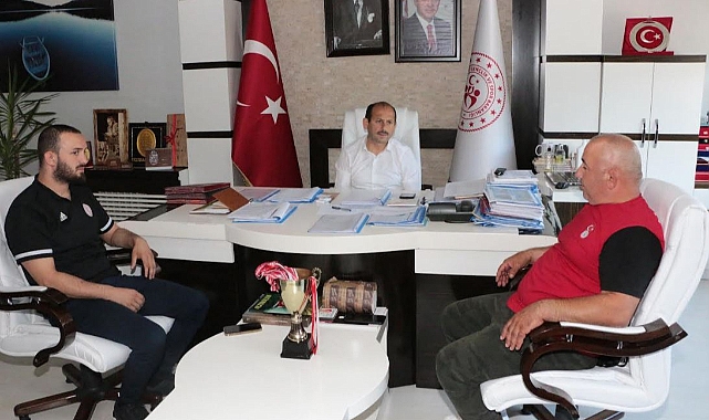 Başarılı güreşçiler İl Müdürümüz Feyzullah Dereci’ye ziyaret