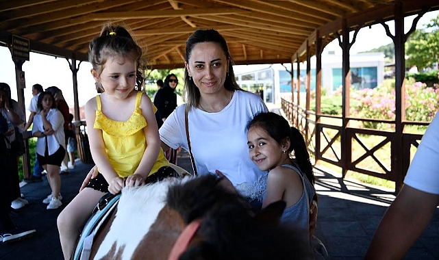 Samsun Büyükşehirden karne ve bayram hediyesi