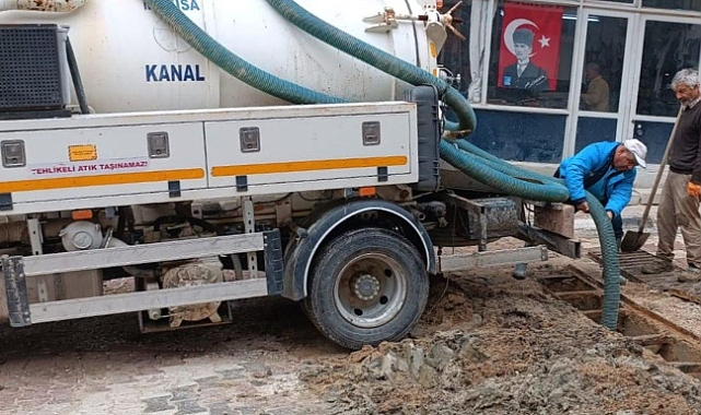 Selendi'de Yağmur Suyu Izgaraları Temizlendi
