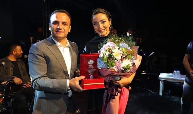 Yalımöy'de Öykü Gürman hayranlarını coşturdu.