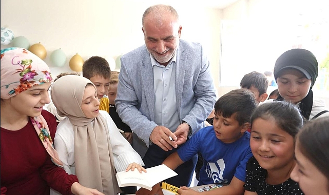 Başkan Sandıkçı'dan Miniklere Hediye