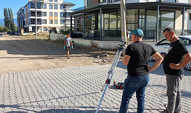 ALTINKUM’DA CADDE VE SOKAKLAR YENİLENİYOR