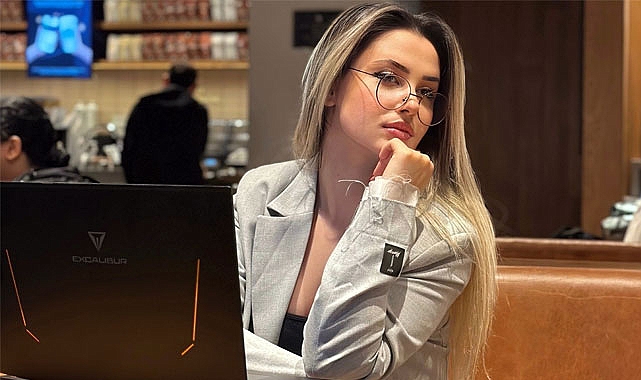 Grafik Tasarımcısı Selin Düzgider: Grafik Tasarımın Yeni Yıldızı