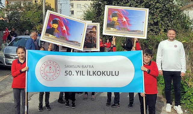 Bafra 50. Yıl İlkokulu Muhteşem Cumhuriyet Yürüyüşü Düzenledi