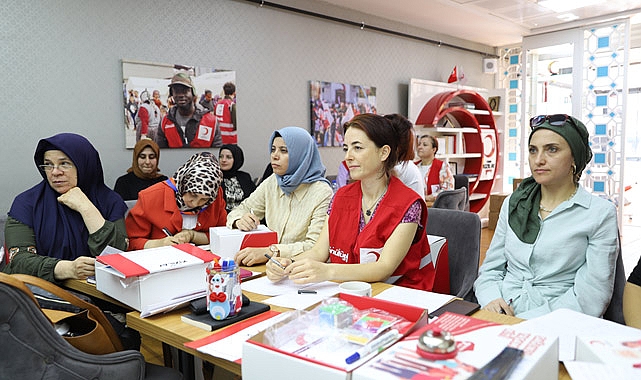 KIZILAY GÖNÜLLÜSÜ KADINLAR “SAĞLIK ELÇİSİ” OLUYOR