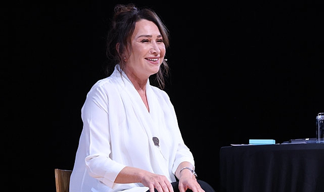 Demet Akbağ'dan 'Bir Demet Muhabbet" Performansı