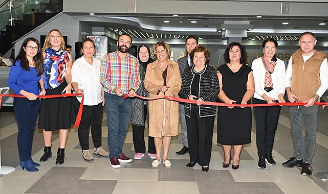 Manisa'da Yüzyıldan Yüzler ve Renkler Sergisi Açıldı