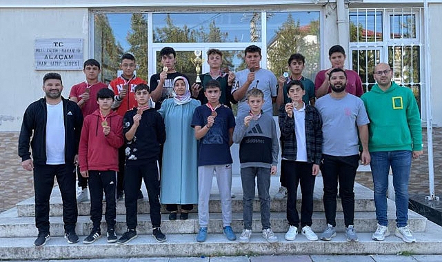 Samsun Alaçam Şehit Kadir Kara Anadolu İmam Hatip Lisesi Güreşte İl İkincisi Oldu
