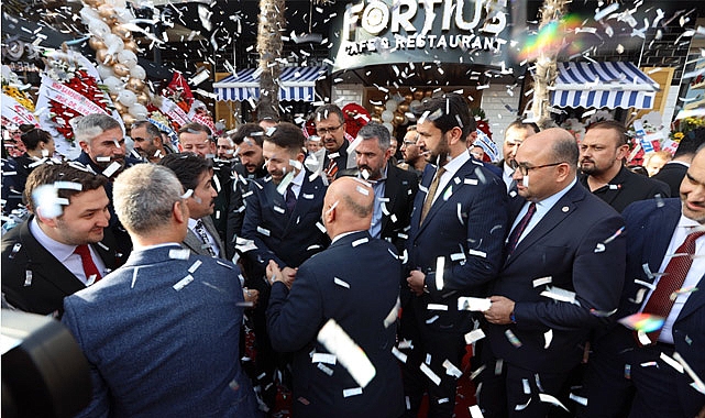 Fortius Cafe Restaurant Hizmete Girdi