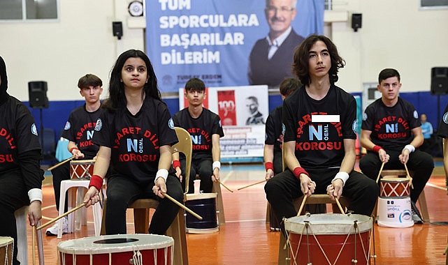 Özel çocukların gösterisi alkış aldı