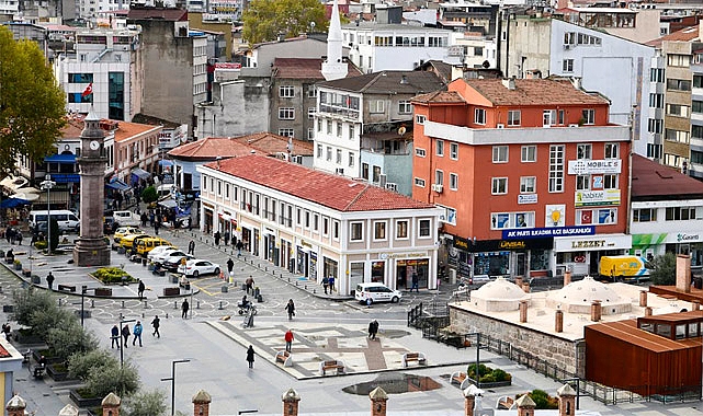 Saathane Meydanı kuşakları bir araya getiriyor
