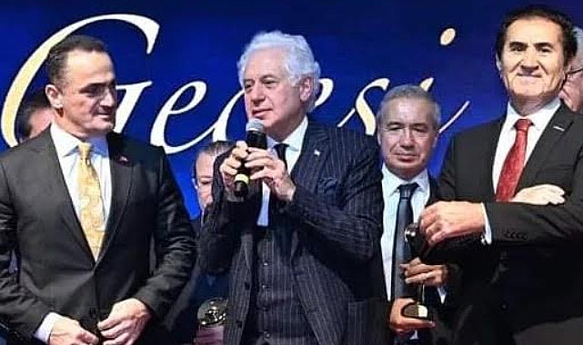 Samsunlu Bestekâr İsmail Birateş'e MESAM'dan Özel Plaket