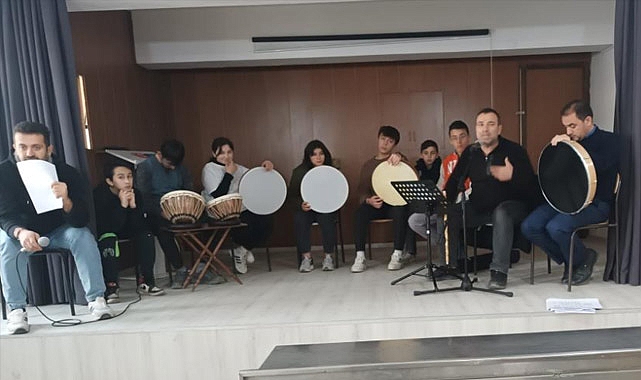 Alaçam Şehit Kadir Kara Anadolu İmam Hatip Lisesi'nde Coşkulu Müzik Dinletisi
