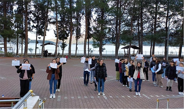 BAFRA KOLAY ANADOLU LİSESİ'NDE KARNE HEYECANI VE PLAKET TÖRENİ