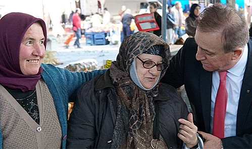 Cevat Öncü, Samsun'da semt pazarlarını Geziyor
