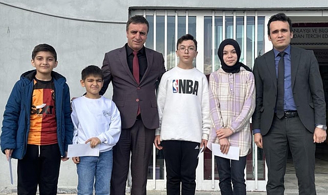 Nazmiye Demirel Ortaokulu'nda Coşkulu Karne Töreni