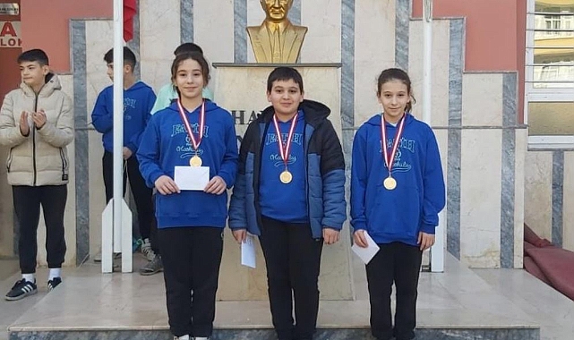 BAFRA FATİH ORTAOKULU YÜZMEDE SAMSUN VE KARADENİZ BÖLGE BİRİNCİSİ OLDU