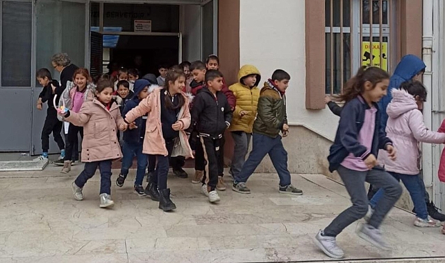 Bafra Kızılırmak İlkokulu'nda Anlamlı Deprem Tahliye Tatbikatı