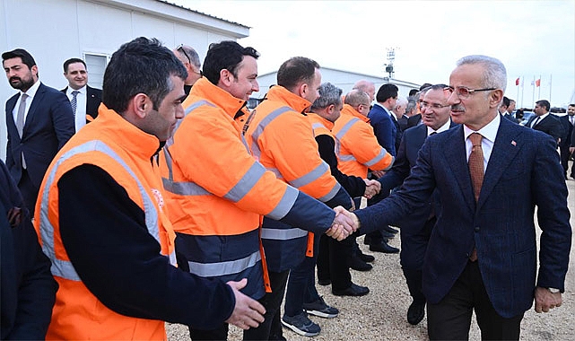 Ulaştırma ve Altyapı Bakanı Uraloğlu, Türkiye'nin Ticaret Koridoru Vizyonunu Açıkladı