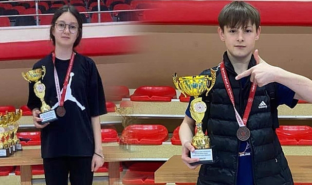 Bafra TSO Ortaokulu'ndan Masa Tenisi Turnuvasında Çifte Başarı