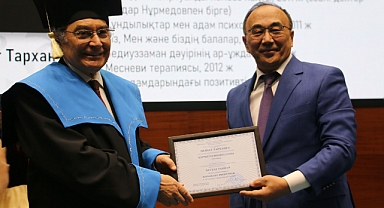 Prof. Dr. Tarhan’a Kazakistan'da “Fahri Profesörlük” Unvanı Verildi