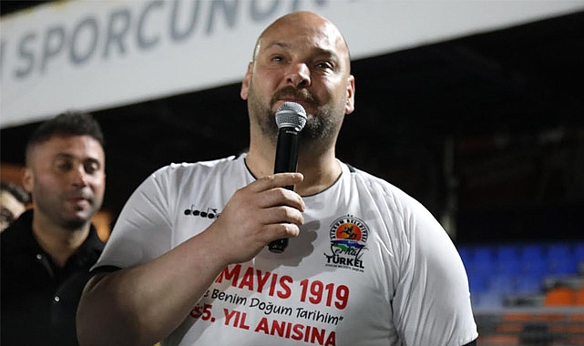 Atakum Belediyesi'nden 19 Mayıs'a Özel 'Şöhretler Karması Futbol Şöleni'