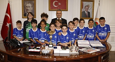 Başkan Kurnaz’a Şampiyonluk Kupası