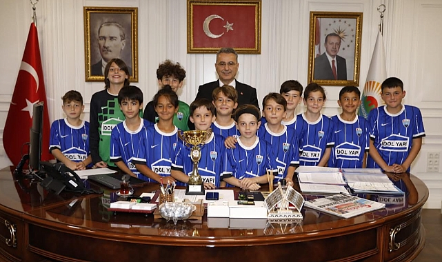 Başkan Kurnaz’a Şampiyonluk Kupası
