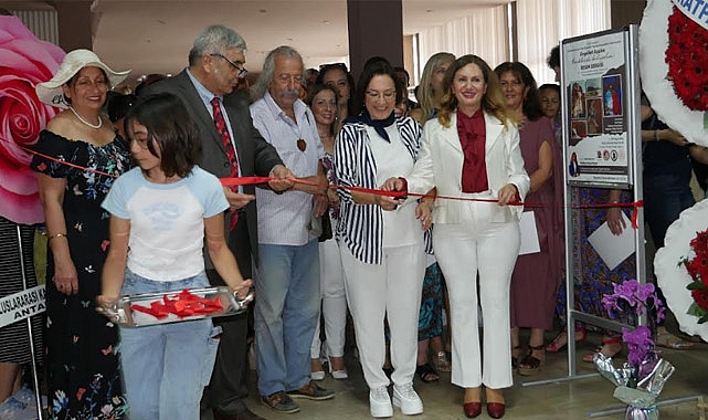 'Engelleri Aşalım Renklerde Buluşalım' Resim Sergisi Antalya'da Açıldı
