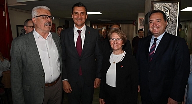 Ferdi Zeyrek, CHP Akhisar İlçe Başkanlığı'nı Ziyaret Etti