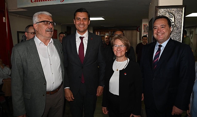 Ferdi Zeyrek, CHP Akhisar İlçe Başkanlığı'nı Ziyaret Etti