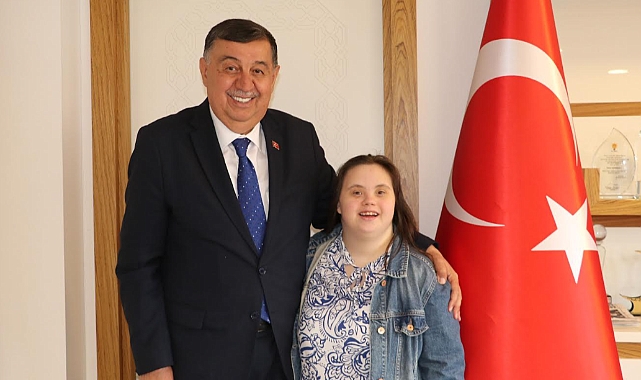 Havza Belediye Başkanı Murat İkiz, Down Sendromlu Merve Uyaroğlu’nu Ağırladı