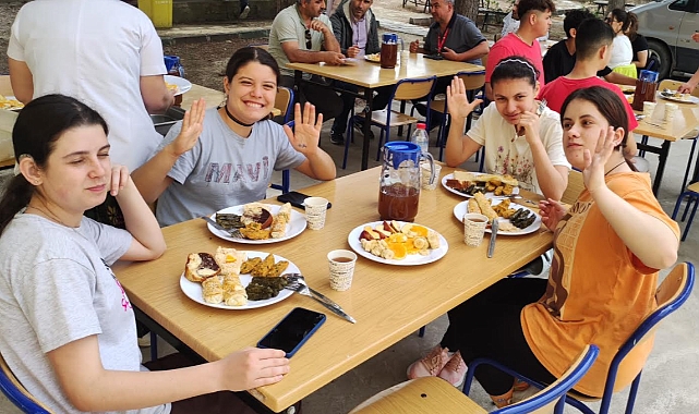 İzmir’de ‘Okulumda Sağlıklı Besleniyorum’ Programı Devam Ediyor