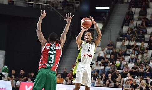 Manisa BBSK, Pınar Karşıyaka'ya Mağlup Oldu: Play-off Yolunda Beşiktaş Emlakjet ile Eşleşti