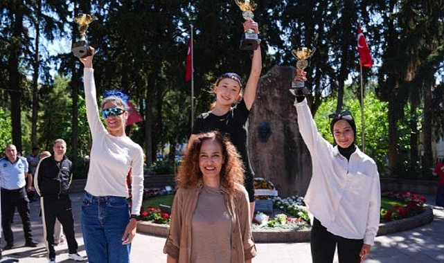 Özlem Işık, Zübeyde Hanım Koşusunda İkincilik Kupasını Kaldırdı