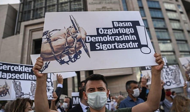 Türkiye'de, medya üzerindeki baskılar devam ediyor