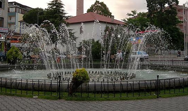 Bafra Cumhuriyet Meydanı'nda Havuz Serinliği
