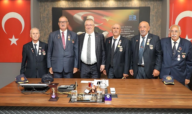Edremit Belediye Başkanı Mehmet Ertaş Vatandaşlarla Bayramlaştı