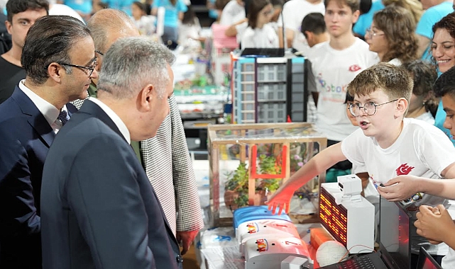 İzmir’de Robotik Kodlama Şenliği