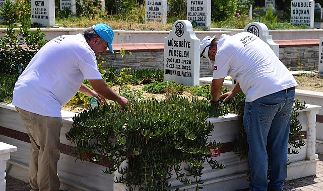 Manisa’da Mezarlıklar Bayrama Hazır