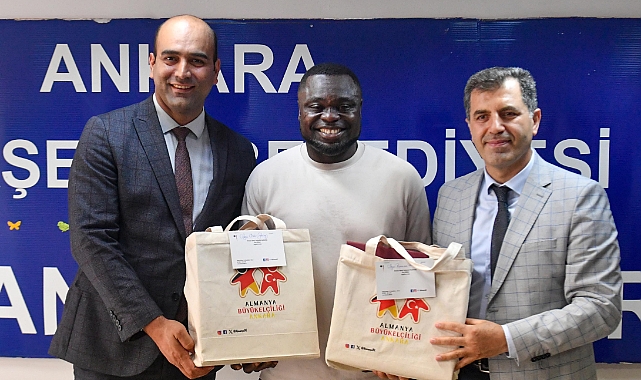 Ünlü Futbolcu Gerald Asamoah “Ankara Sokaklarında Çalışan Çocuklar Merkezi”ni Ziyaret Etti