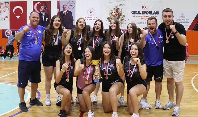 Ege Atletik Voleybolda İzmir Şampiyonu