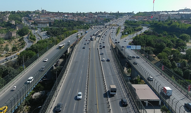 HALİÇ KÖPRÜSÜ METROBÜS YOLU YENİLENİYOR