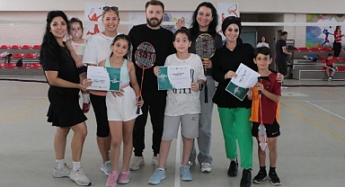 Veliler ve Çocukları Badminton Turnuvasında Yarıştı