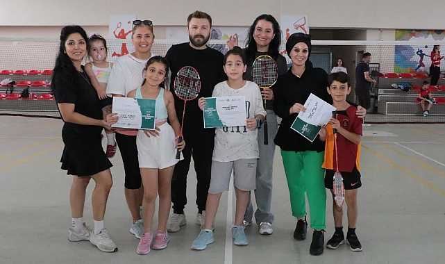 Veliler ve Çocukları Badminton Turnuvasında Yarıştı
