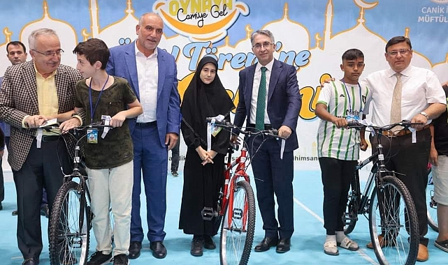 Canik’te Camiye Koşan 3000’i Aşkın Çocuk Hediyelerine Kavuştu