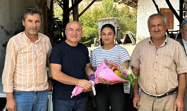 Erhan Usta, Dünya Şampiyonu Şaziye Demir’i Ziyaret Etti